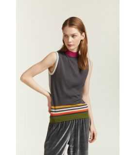 Sleeveless turtleneck sweater with stripes patterns