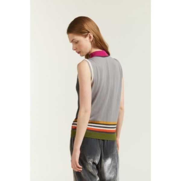 Sleeveless turtleneck sweater with stripes patterns
