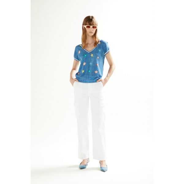 V neck sweater with short sleeves and Jeans print