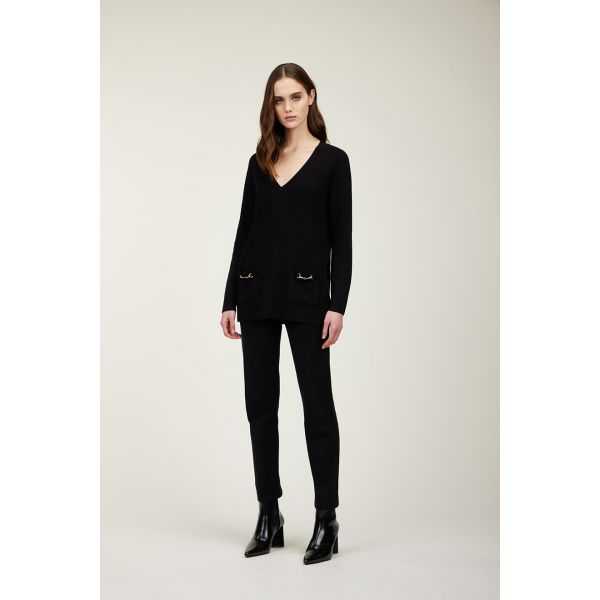 V neck sweater with horsebit on pockets
