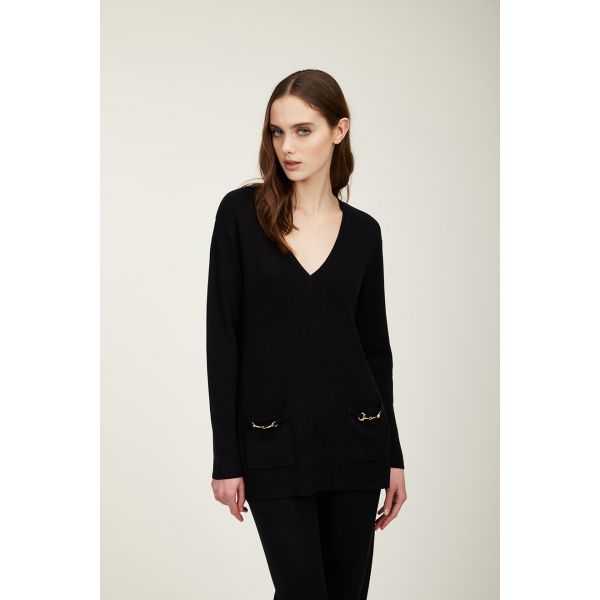 Maglia scollo v con morsetti su tasche