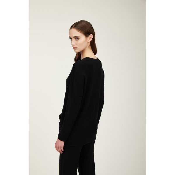 Maglia scollo v con morsetti su tasche