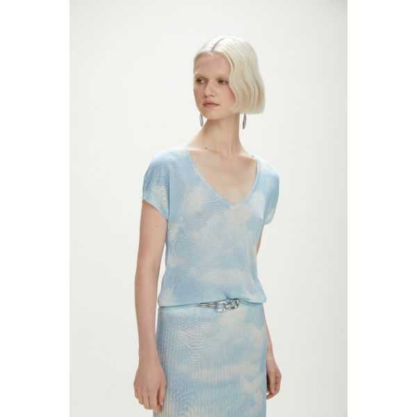V neck t-shirt with Sky print double use