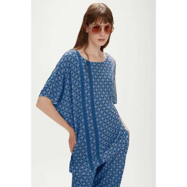 Asymmetric shirt with geometric print