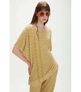 Asymmetric shirt with geometric print