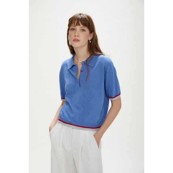 Polo shirt with contrasting edges