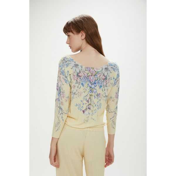 Fine knit pullover with floral print