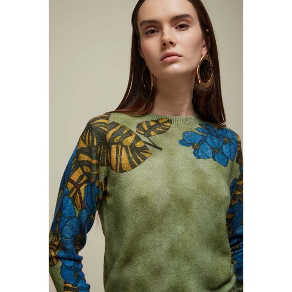 Crewneck knit sweater with Blue flowers pattern