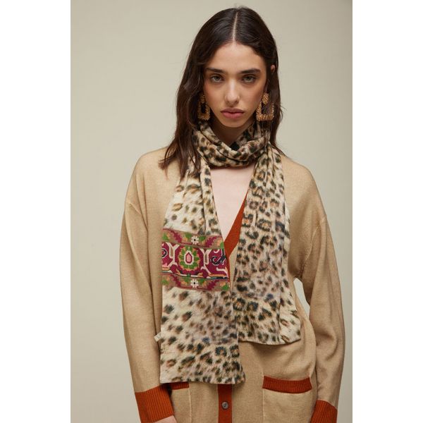 Scarf with Animalier pattern