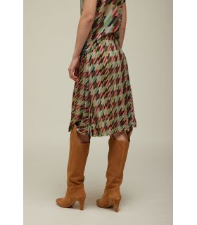 Kilt with Houndstooth	pattern