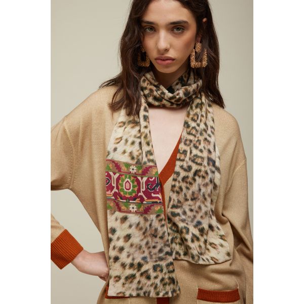 Scarf with Animalier pattern