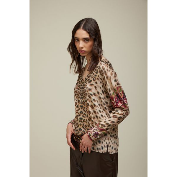 Oversized V-neck Sweater with Animalier pattern