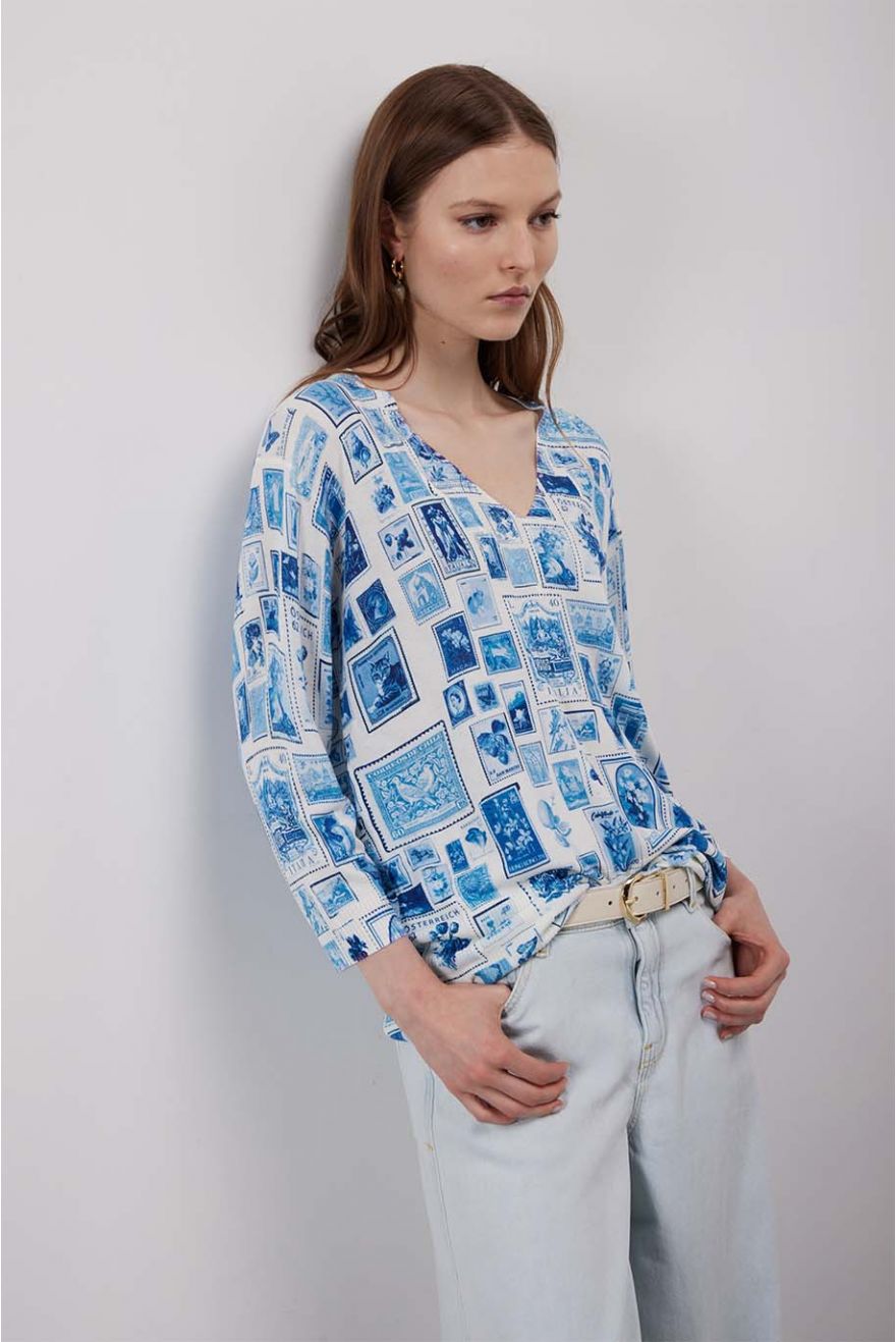 Maglia over scollo V con stampa Francobolli